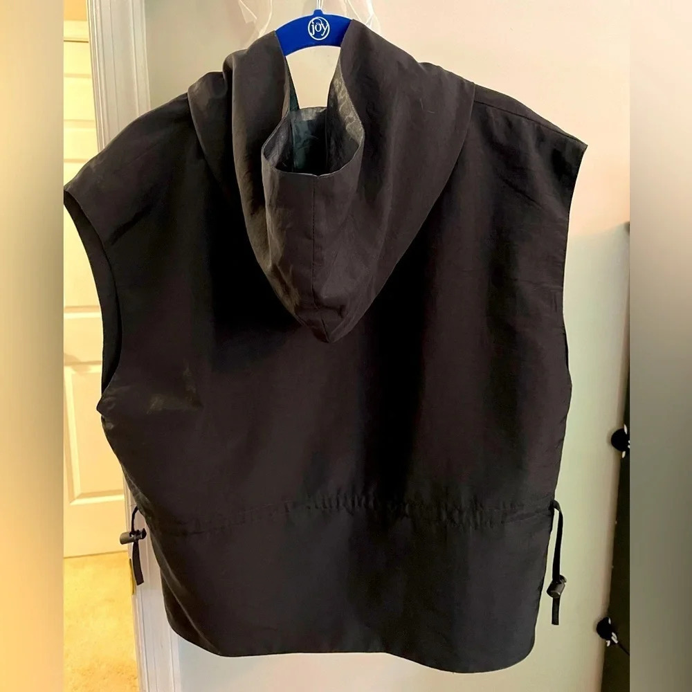 ANIMALE XS unisex black pullover w/hood 100% nylon w/drawstring waist. RN#94168